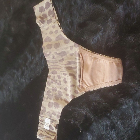 SPANX  UNDER STATEMENTS  THONG NEW, NO TAGS - Picture 6 of 9